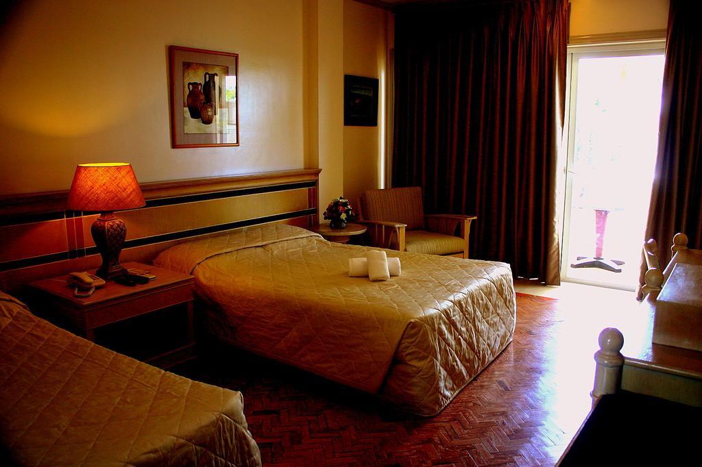 Club Morocco Resort And Country Club Subic Kamer foto